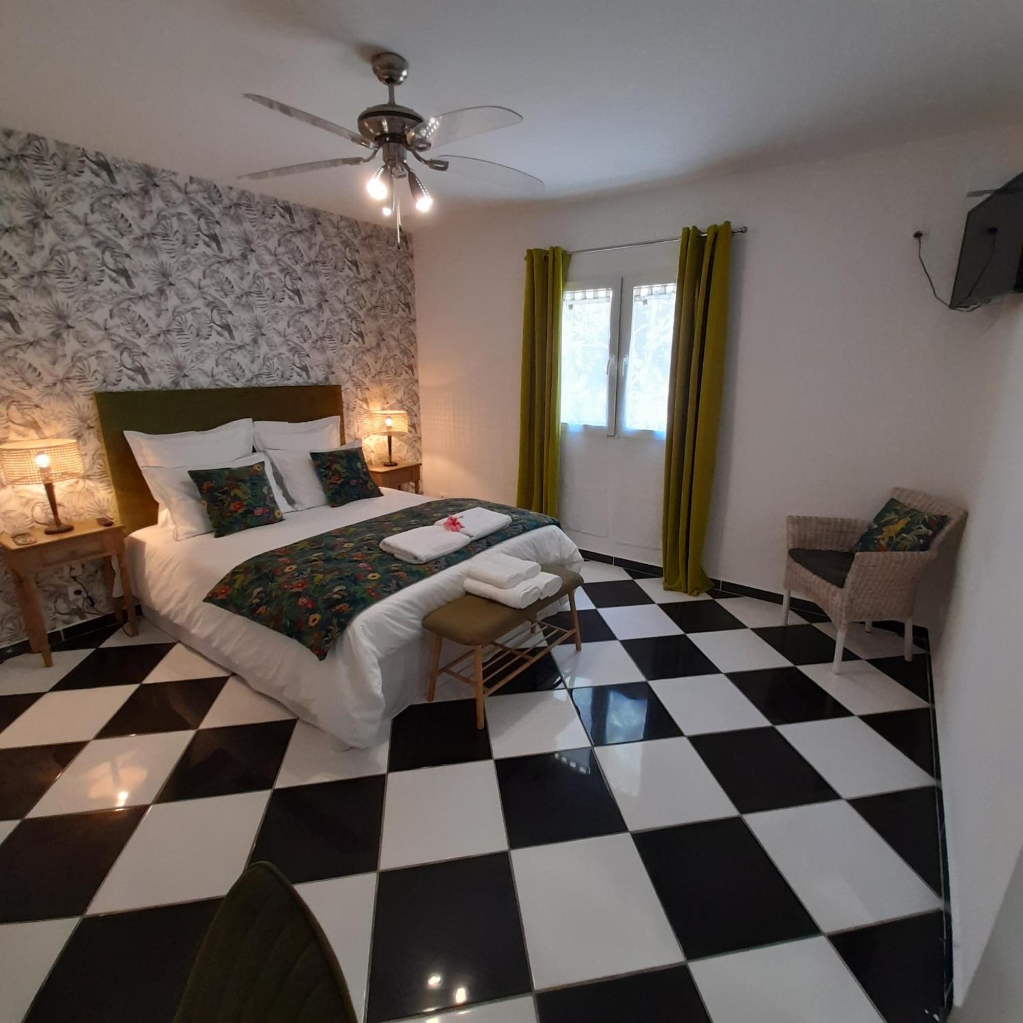 Villa Garriga Le Bois de Nefles  Room photo